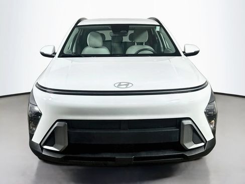 Used 2025 Hyundai Kona SEL FWD image 2
