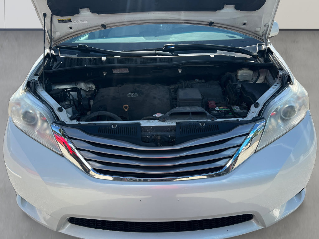 Used 2017 Toyota Sienna XLE w/ XLE Navigation Package AWD/4WD image 19