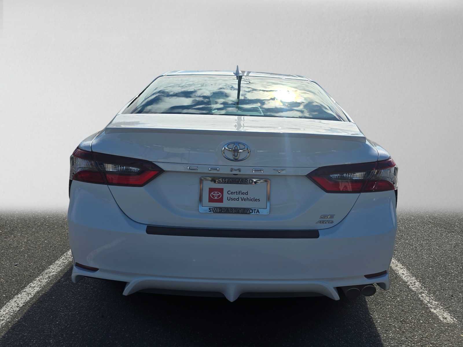 Used 2024 Toyota Camry SE AWD/4WD image 4