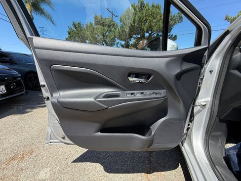 Used 2025 Nissan Versa SV image 18