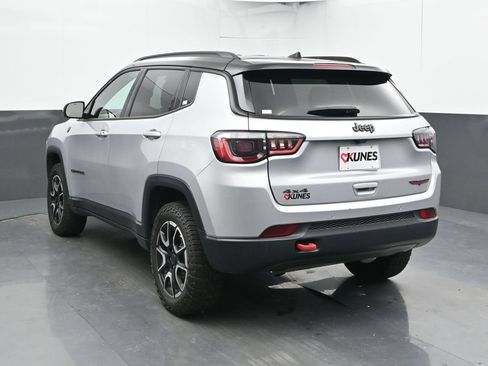 Used 2025 Jeep Compass Trailhawk AWD/4WD image 11