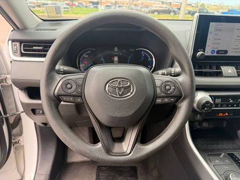Used 2025 Toyota RAV4 XLE AWD/4WD image 11