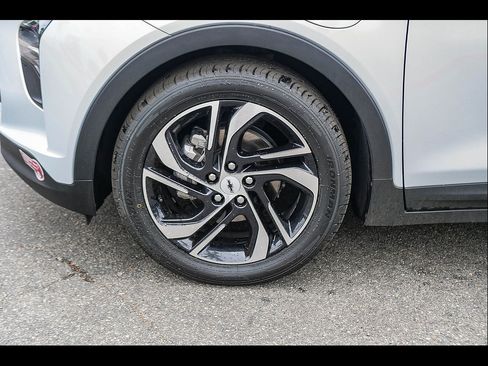 Used 2023 Chevrolet Bolt LT w/ Infotainment Package FWD image 10