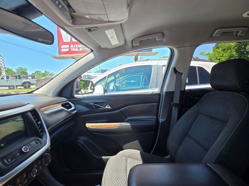 Used 2017 GMC Acadia SLE FWD image 12