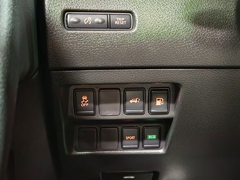 Used 2018 Nissan Rogue SV FWD image 42
