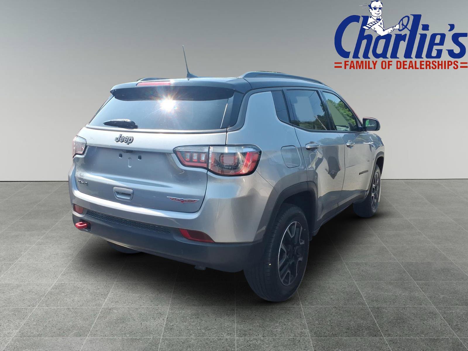 Used 2019 Jeep Compass Trailhawk AWD/4WD image 4