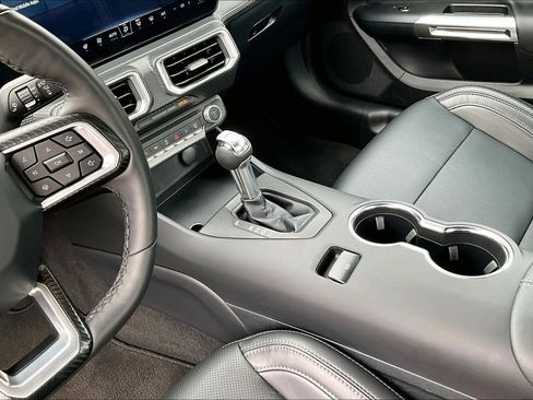 Used 2025 Ford Mustang Premium image 17