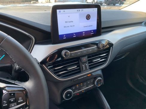 Used 2022 Ford Escape SE w/ Cold Weather Package image 27