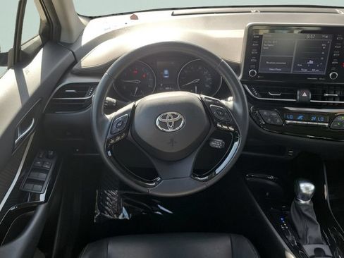 Used 2022 Toyota C-HR Limited FWD image 11