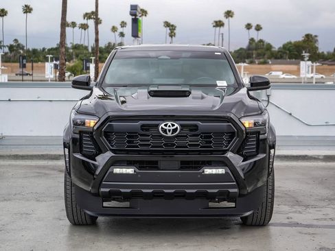 Used 2024 Toyota Tacoma TRD Sport w/ TRD Sport Upgrade Package AWD/4WD image 3