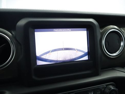 Used 2021 Jeep Wrangler Unlimited Sahara AWD/4WD image 35