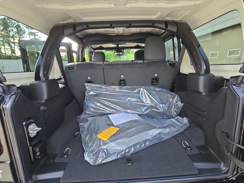 New 2026 Jeep Wrangler Unlimited Rubicon AWD/4WD image 13