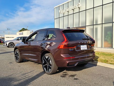 New 2026 Volvo XC60 B5 Plus w/ Climate Package image 4