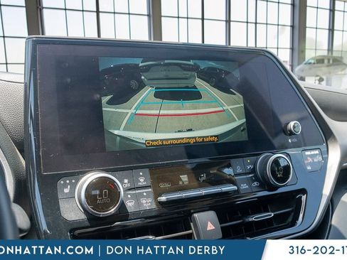 Used 2023 Toyota Highlander XLE FWD image 9