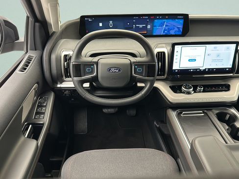 Used 2025 Ford Expedition Max Active AWD/4WD image 12