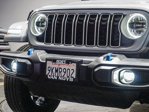 Used 2024 Jeep Wrangler Sahara image 5