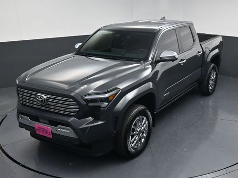 Used 2025 Toyota Tacoma Limited image 16