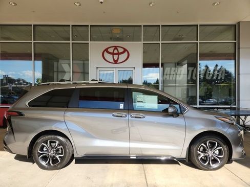 New 2026 Toyota Sienna Platinum AWD/4WD image 3