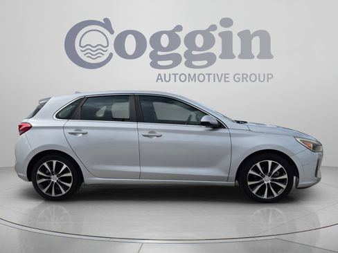 Used 2019 Hyundai Elantra GT FWD image 7