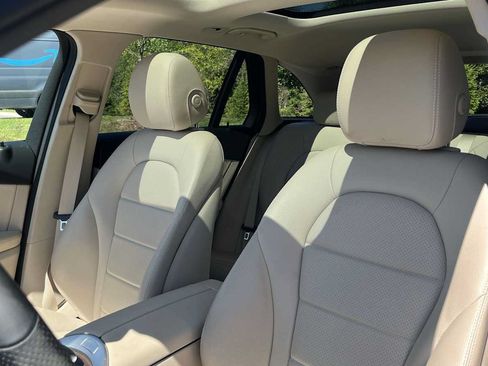 Used 2019 Mercedes-Benz GLC 300 4MATIC image 27