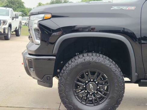 Used 2026 Chevrolet Silverado 2500 ZR2 AWD/4WD image 8