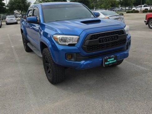 Used 2017 Toyota Tacoma TRD Sport w/ Tow Package RWD image 4