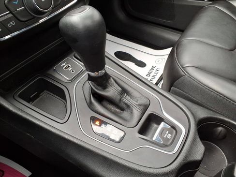 Used 2021 Jeep Cherokee Latitude Plus w/ Sun & Sound Group image 20