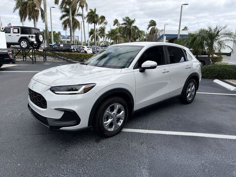 Certified 2025 Honda HR-V LX image 4