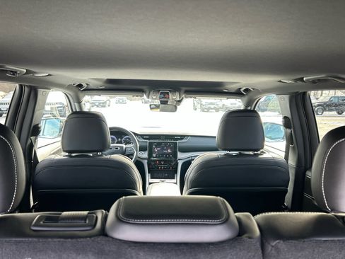 Used 2025 Jeep Grand Cherokee Altitude image 54