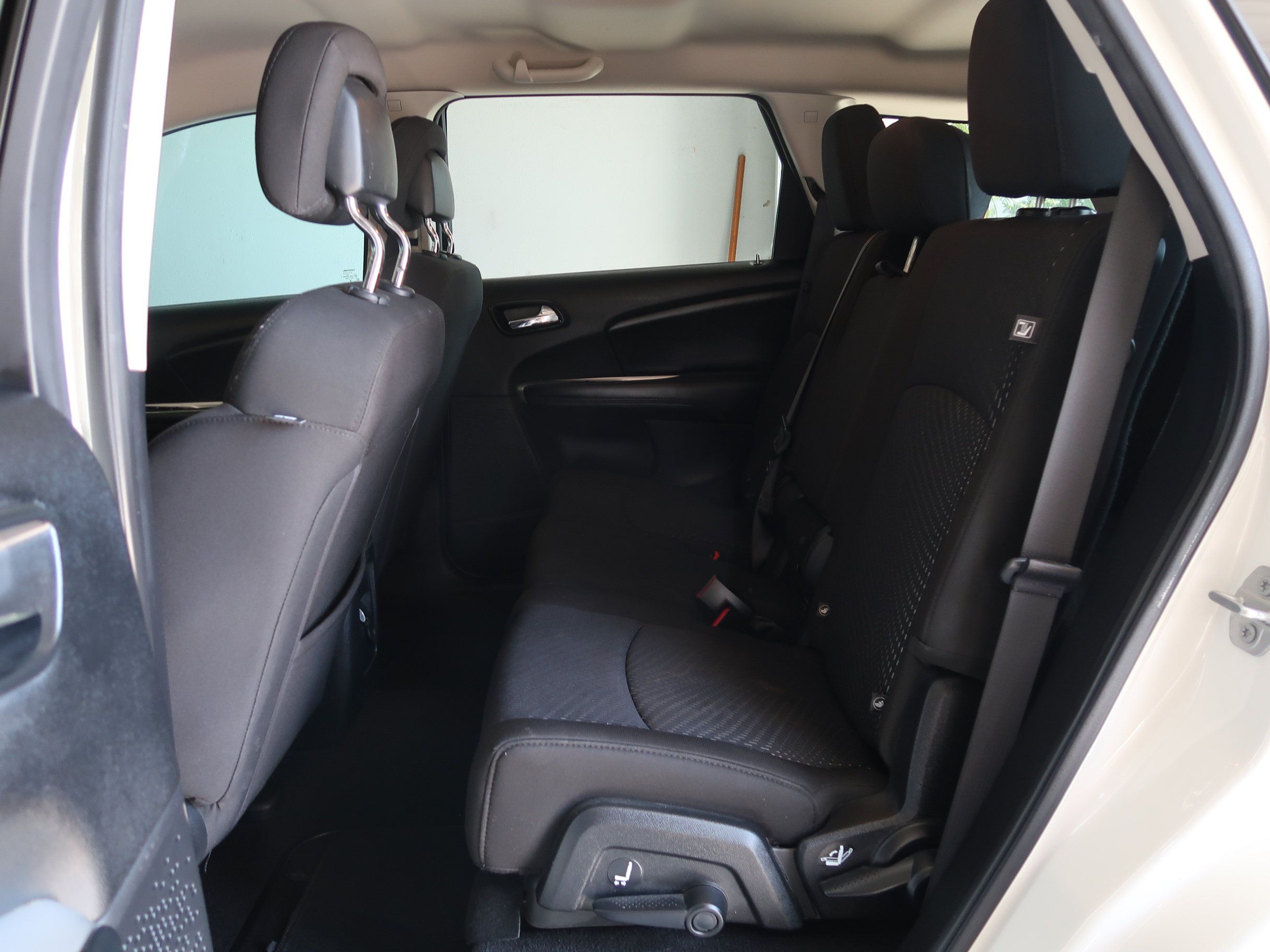 Used 2019 Dodge Journey SE FWD image 25