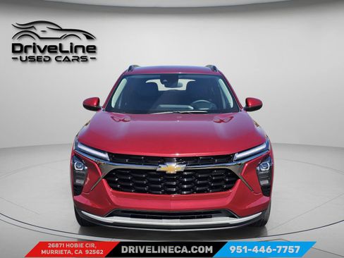 Used 2025 Chevrolet Trax LT w/ Driver Confidence Package FWD image 2