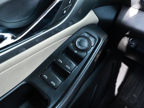 Used 2023 Chevrolet Traverse LS FWD image 18