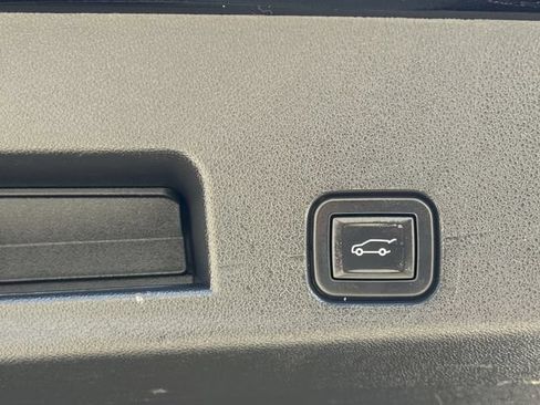 Used 2024 Chevrolet Traverse LT FWD image 34