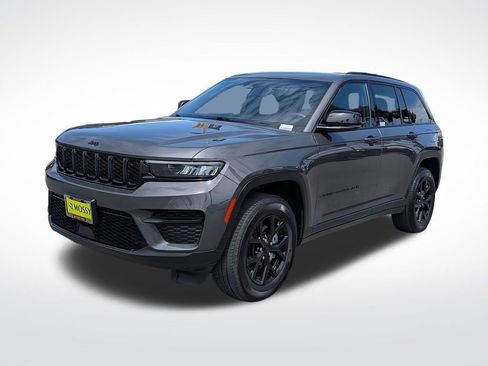 Used 2024 Jeep Grand Cherokee Altitude RWD image 1