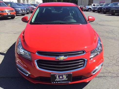 Used 2016 Chevrolet Cruze LT w/ Technology Package FWD image 3