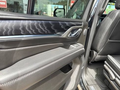 Used 2024 GMC Yukon Denali RWD image 25
