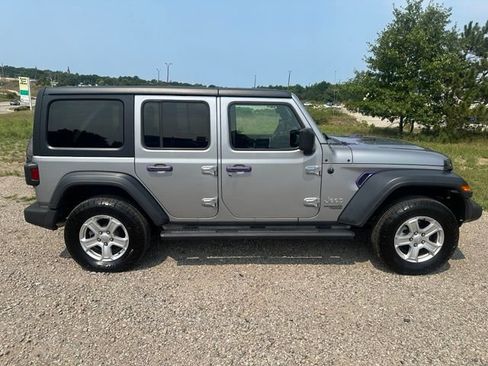 Used 2019 Jeep Wrangler Unlimited Sport S AWD/4WD image 2
