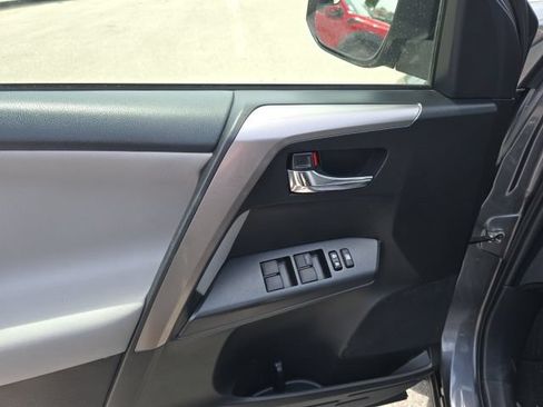 Used 2016 Toyota RAV4 XLE FWD image 12