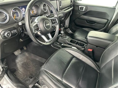 Used 2018 Jeep Wrangler Unlimited Sahara image 25
