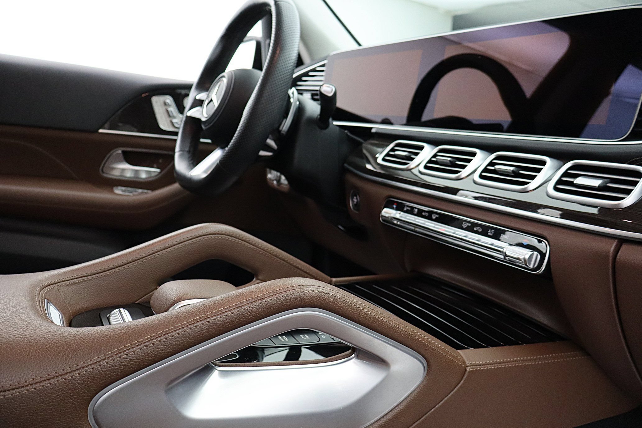 Used 2024 Mercedes-Benz GLS 450 4MATIC image 29