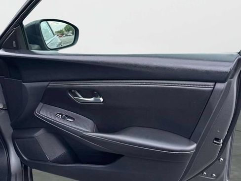 Used 2024 Nissan Sentra SV FWD image 11