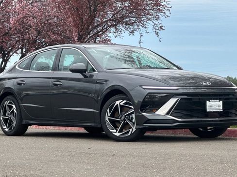 New 2026 Hyundai Sonata SEL FWD image 2