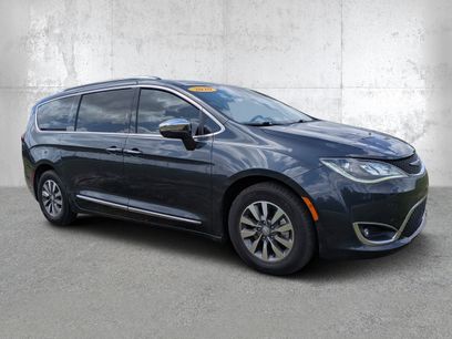 Used 2020 Chrysler Pacifica Limited w/ Advanced Safetytec Group