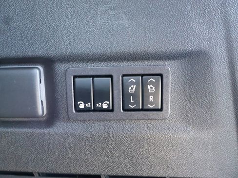 Used 2024 Chevrolet Suburban High Country w/ Advanced Technology Package image 36