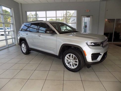 New 2025 Jeep Grand Cherokee Laredo X w/ Luxury Tech Group I RWD image 32
