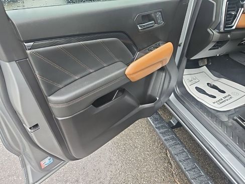 Used 2023 GMC Canyon AT4 w/ AT4 Premium Package AWD/4WD image 9