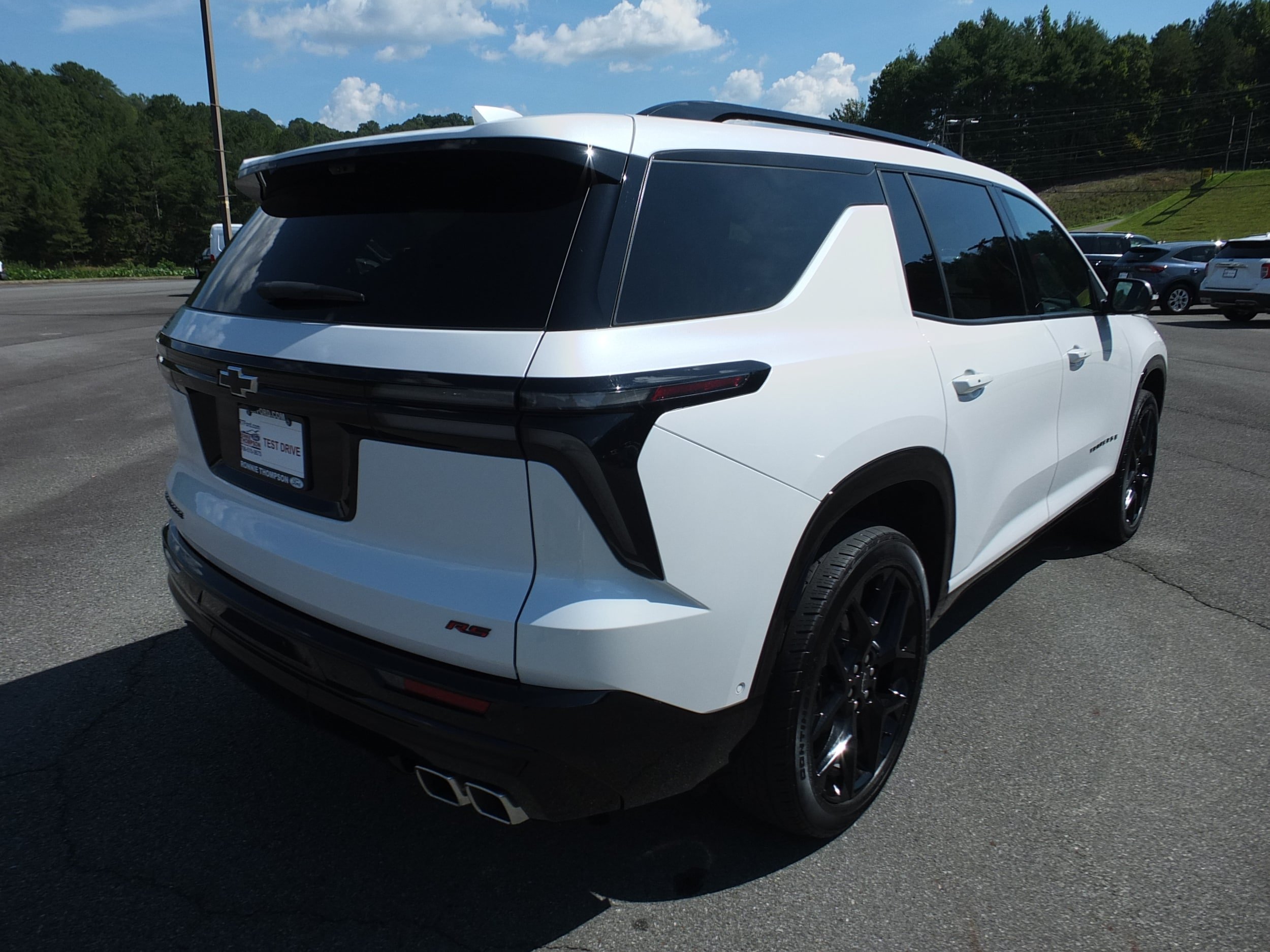 Used 2025 Chevrolet Traverse RS w/ LPO, Floor Liner Package FWD image 3