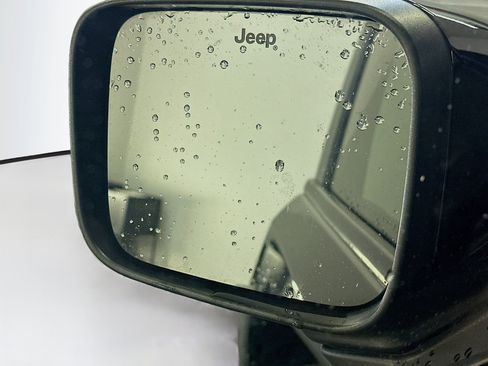 Used 2015 Jeep Renegade Latitude FWD image 16
