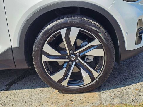 Used 2025 Volvo XC40 B5 Ultra AWD/4WD image 9