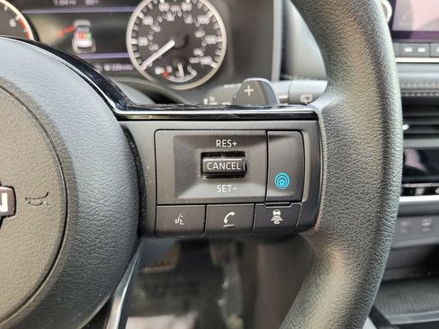 Used 2023 Nissan Rogue SV FWD image 23